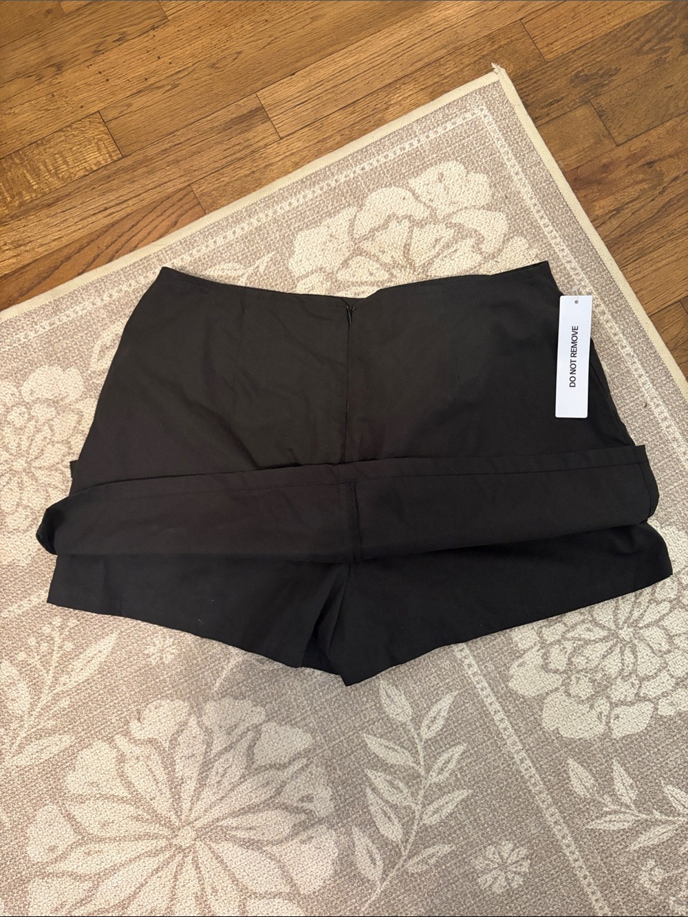 Princess Polly Black Skort HOLE UNDER ZIPPER - Picture 4 of 5